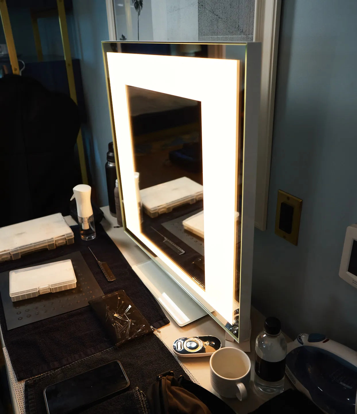 Meira LUXe White Frame ( the light is on a warm color temp but the phone is trying to correct it to daylight)